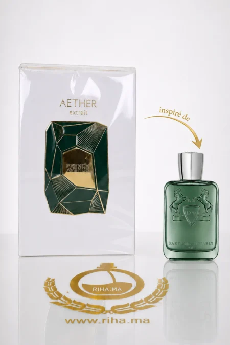 aether — Flacon de parfum Arther extrait posé sur fond vert élégant