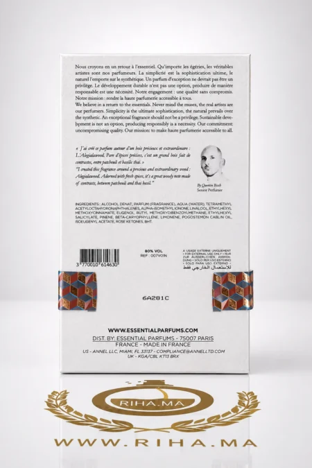 bois imperial essential parfums — Flacon de Bois Impérial Essential Parfums posé sur fond bois clair — vue 2