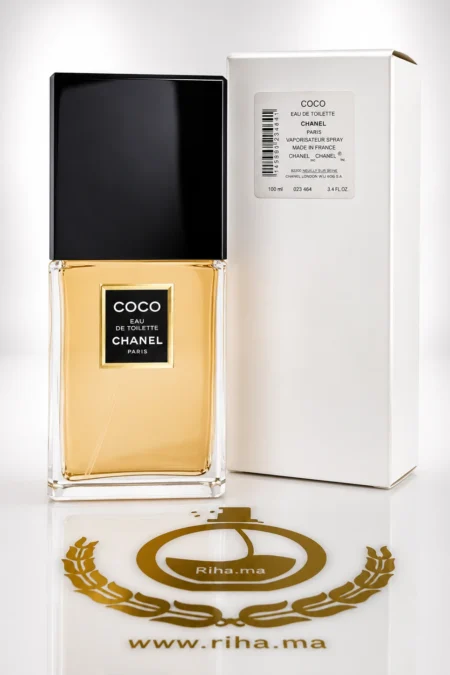 Petit flacon décantage de coco eau toilette Chanel devant une fleur
