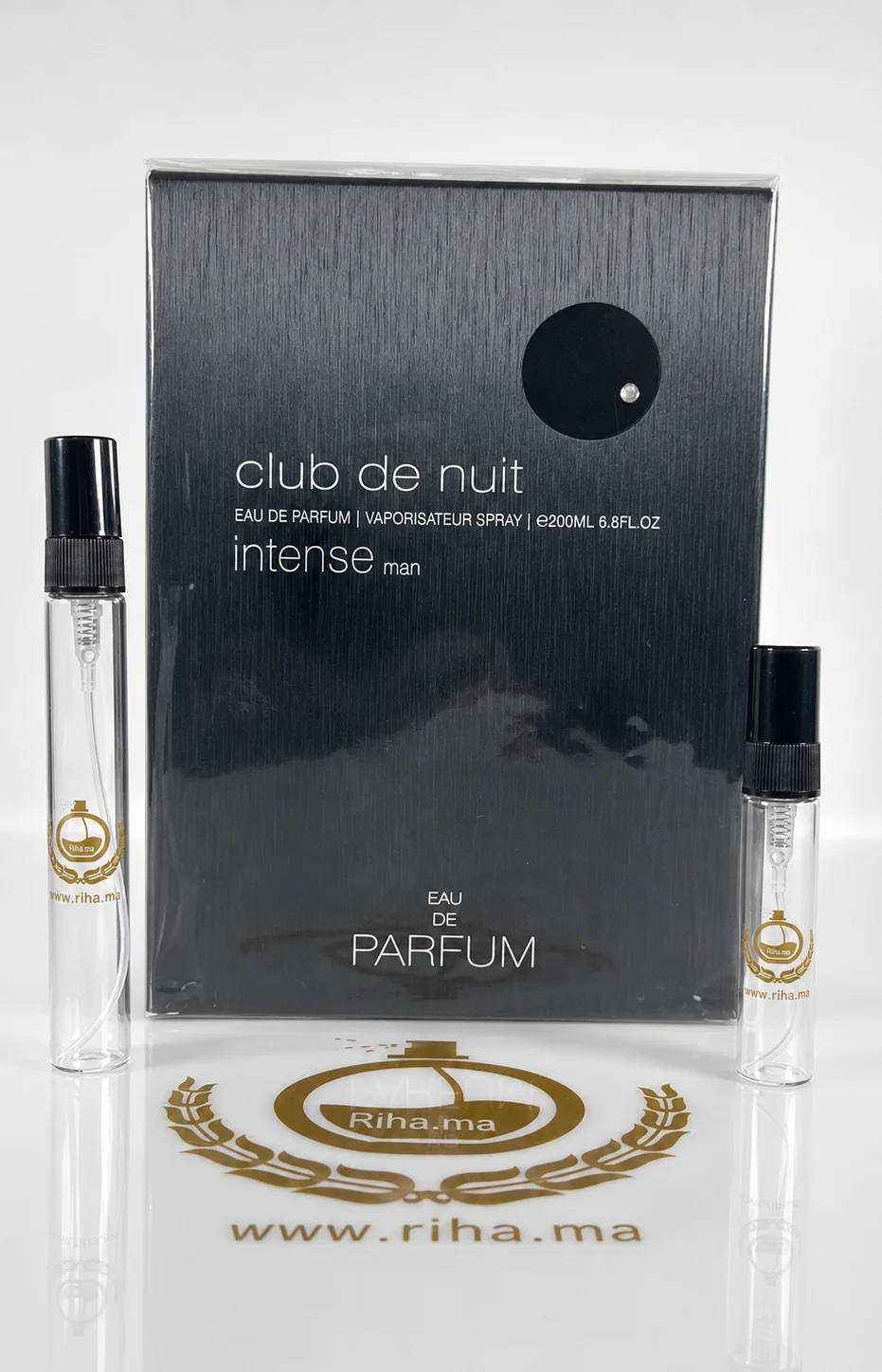 Décantage Club de Nuit Intense Man Armaf pour homme EAU DE PARFUM decantage club de nuit — Flacon de décantage Club de Nuit Intense Man Armaf posé sur fond noir