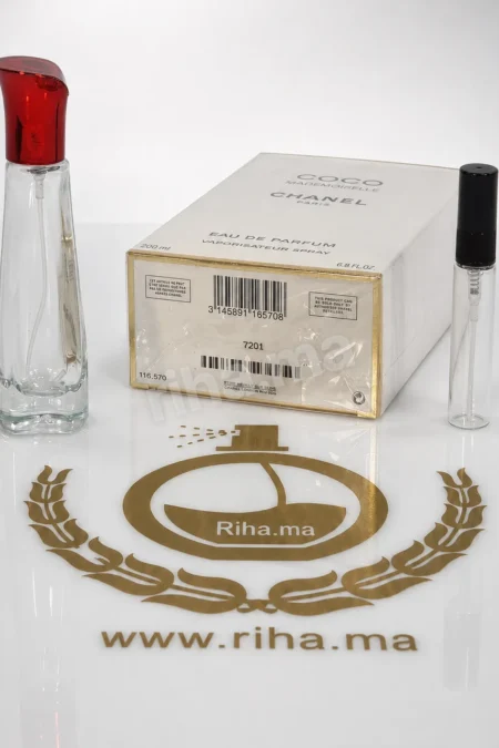 Décantage coco mademoiselle chanel flacon 5ml fond blanc élégant