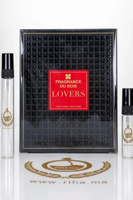 Flacon de décantage lovers fragrance bois posé sur fond blanc