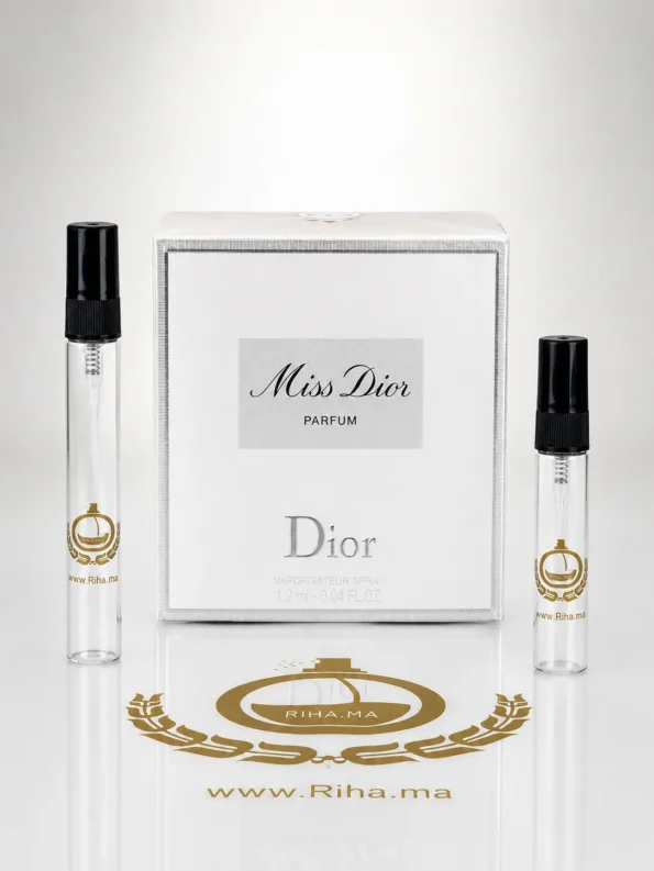 Flacon décantage Miss Dior Parfum sur fond rose élégant