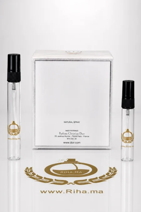 Flacon décantage Miss Dior Parfum sur fond rose élégant — vue 2