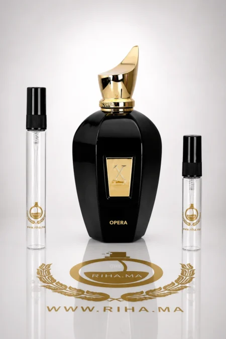 decantage opera xerjoff — Flacon de décantage Opera Xerjoff posé sur fond noir élégant