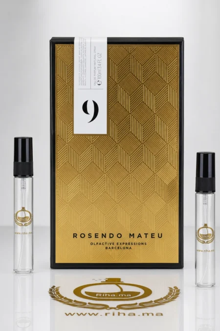 Flacon décantage de Rosendo Mateu Nº 9 Eau de Parfum posé sur fond noir