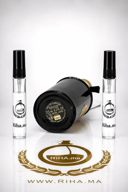 Flacon de décantage Santal Royal Guerlain Eau de Parfum sur fond noir — vue 2