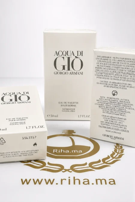 Flacon d'Acqua di Gio Giorgio Armani eau de toilette sur fond bleu marine — vue 2