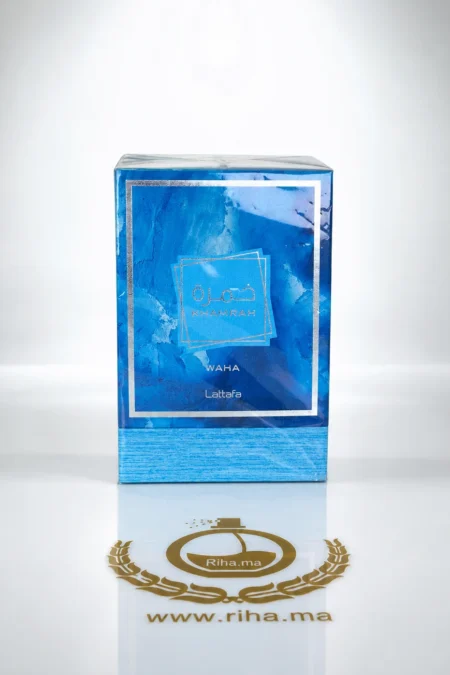 Flacon de parfum Khamrah Waha sur fond doré élégant