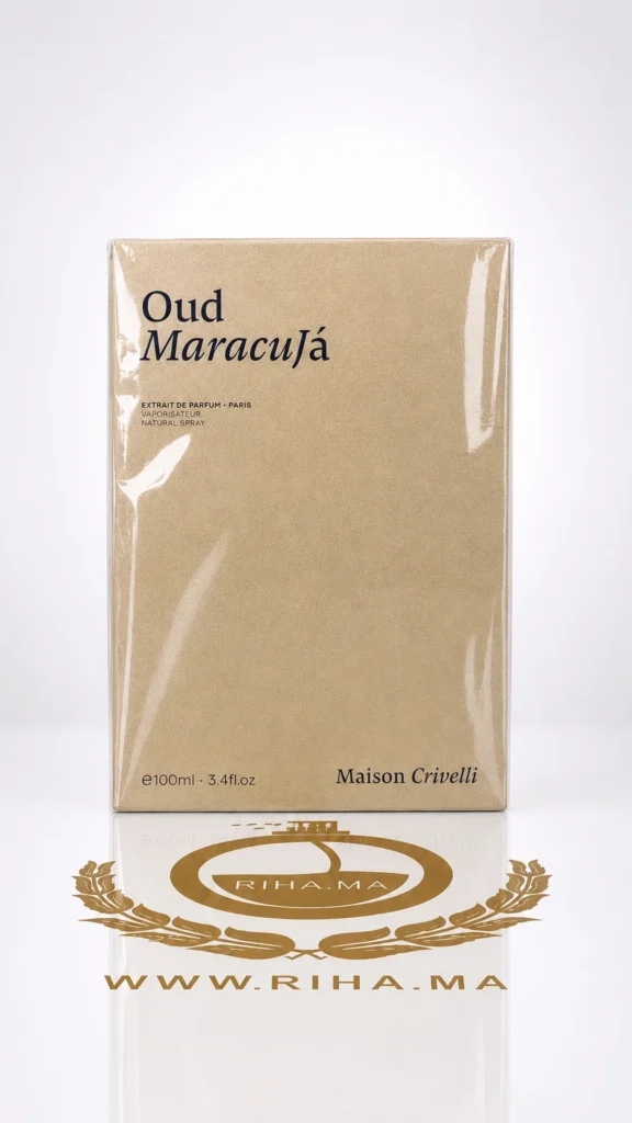 Flacon d'extrait de parfum oud maracuja maison sur fond sombre élégant