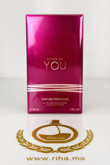 Flacon de Power of You Emporio Armani sur fond blanc élégant
