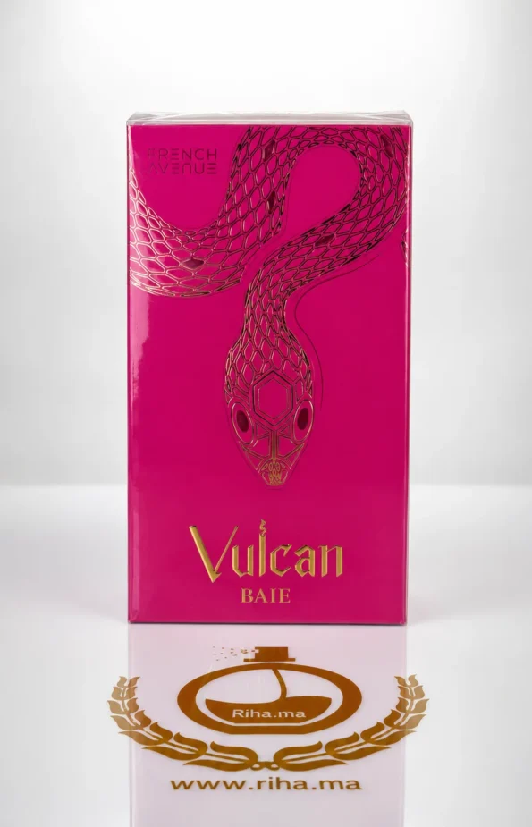 Flacon extrait de parfum Vulcan Baie French Avenue pour femme sur fond blanc