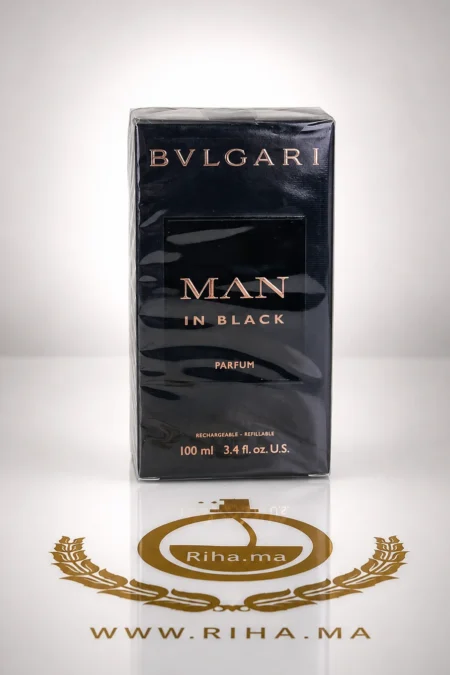 Flacon de parfum Bvlgari Man In Black sur fond sombre