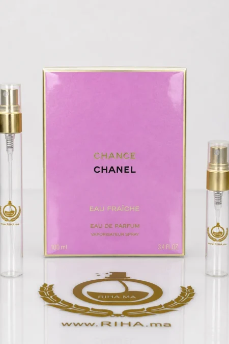 Flacon de decantage chance chanel posé sur fond blanc