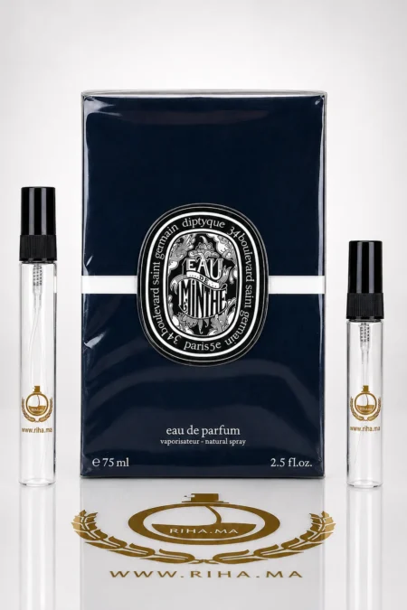 decantage — Flacon de décantage Eau de Minthé Diptyque posé sur fond neutre