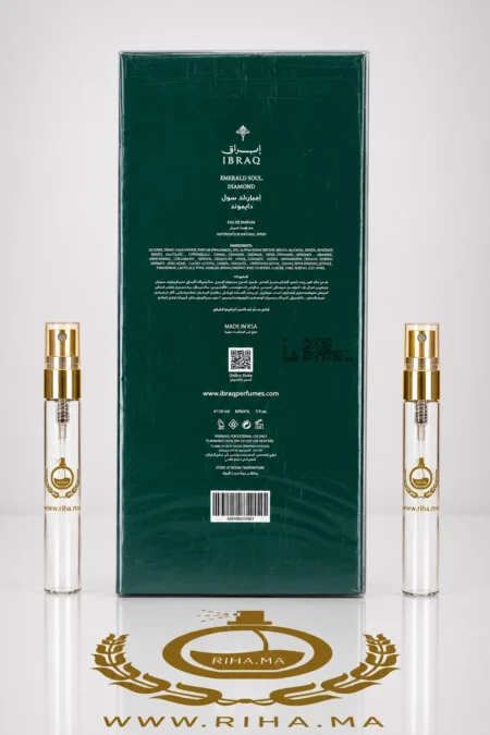 decantage emerald soul diamond ibrahim al qurashi — Flacon décantage Emerald Soul Diamond Ibrahim Al Qurashi posé sur fond doré — vue 2