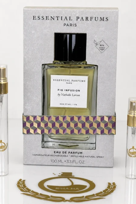 decantage fig infusion essental parfums — Flacon de décantage Fig Infusion Essental Parfums posé sur fond pastel