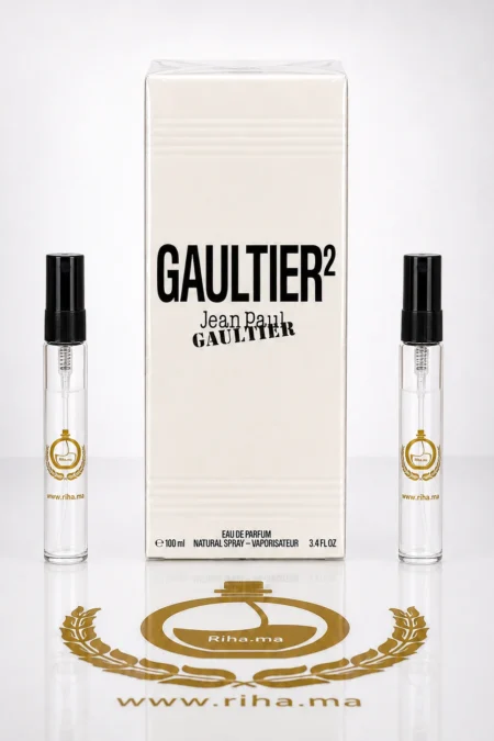 Flacon de decantage gaultier² jean paul gaultier posé sur fond doré