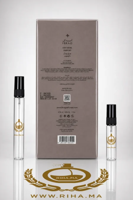 decantage grey pearl diamond ibrahim al qurashi — Flacon de décantage grey pearl diamond ibrahim al qurashi posé sur fond doré — vue 2