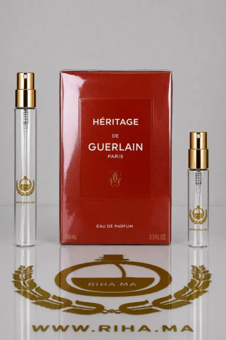 decantage heritage — Flacon de décantage Heritage de Guerlain posé sur fond élégant