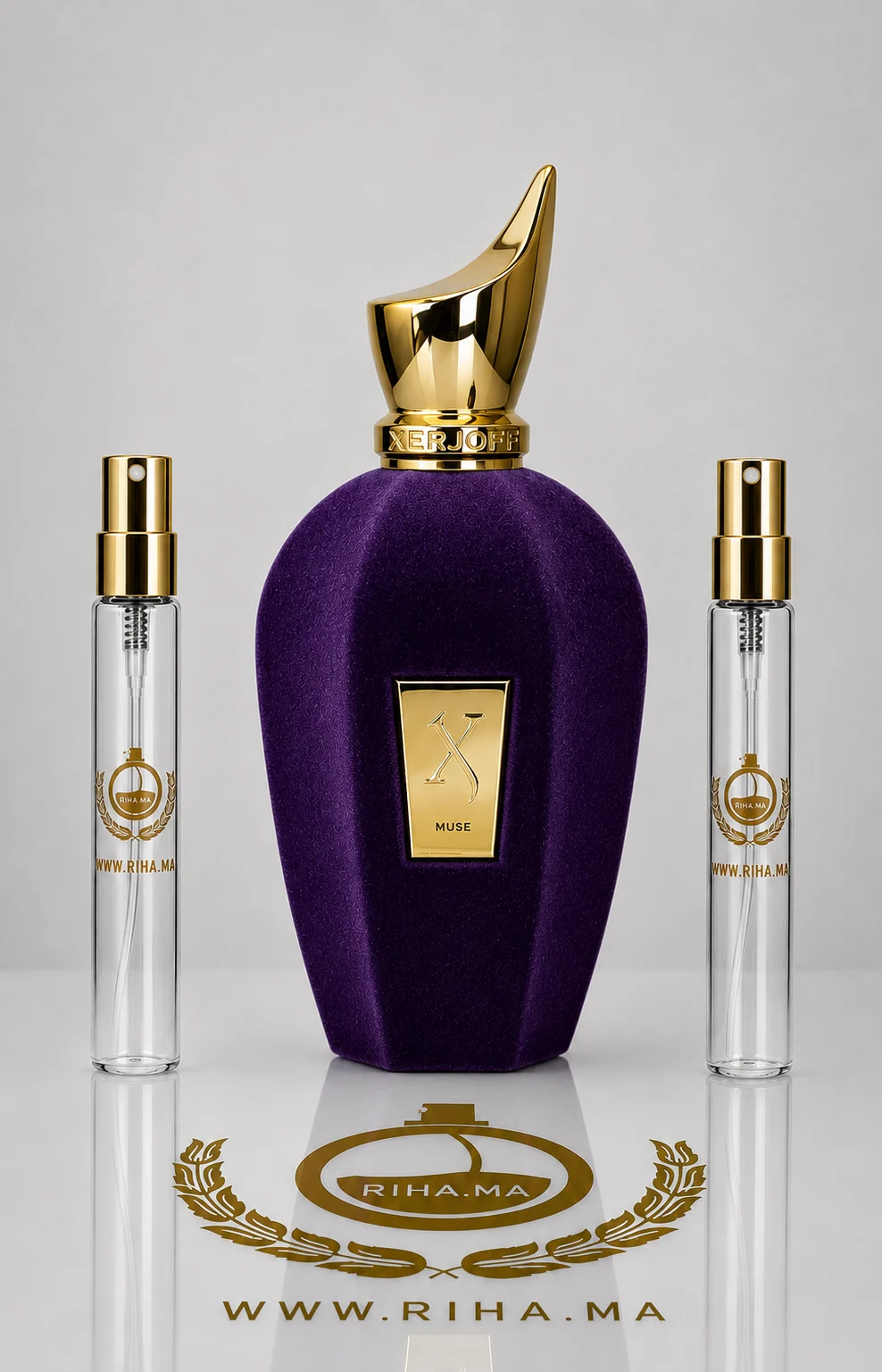 Decantage Muse Xerjoff Pour Femme decantage muse xerjoff — Flacon de décantage Muse Xerjoff pour femme posé sur fond doré