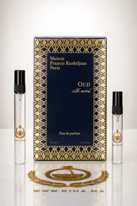 decantage oud silk mood — Flacon de décantage oud silk mood posé sur fond doré