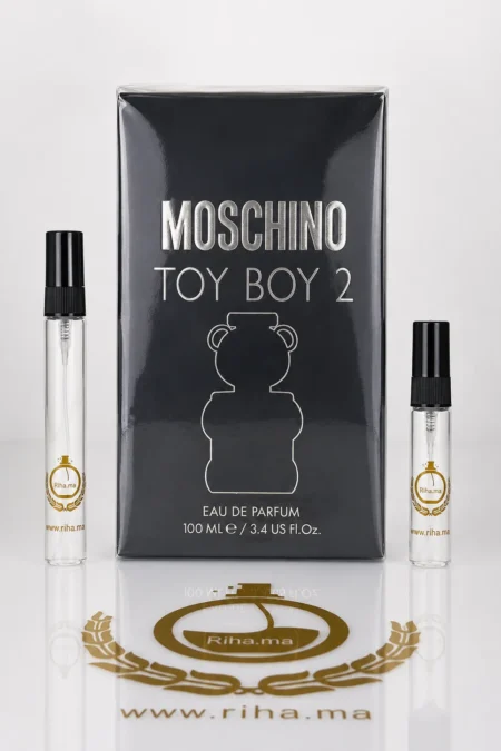 decantage toy boy — Flacon de décantage toy boy 2 posé sur fond sombre