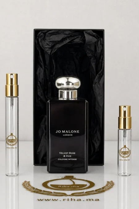 decantage velvet rose — Flacon de décantage velvet rose oud jo malone london sur fond élégant