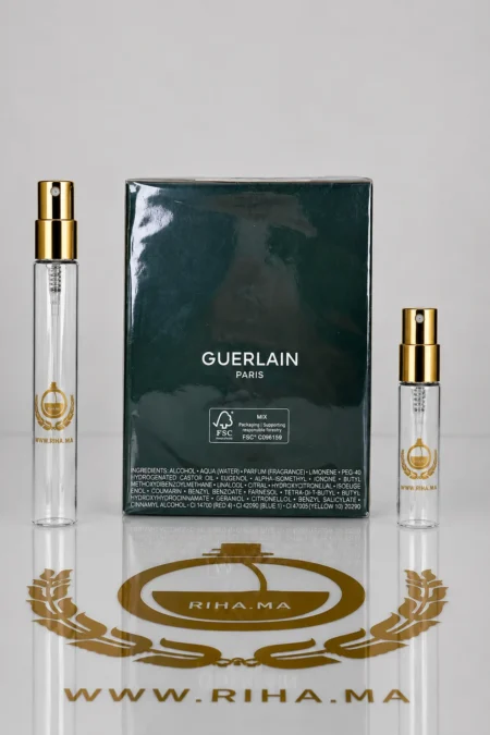 decantage vetiver guerlain — Flacon de décantage vetiver guerlain posé sur fond sombre — vue 2