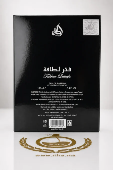 Flacon de Fakhar Black Lattafa Perfumes posé sur fond sombre élégant — vue 2