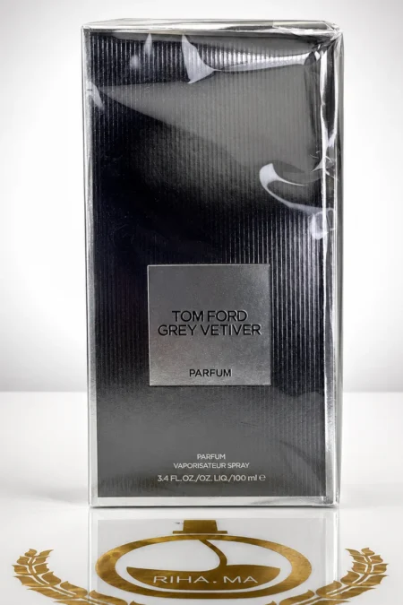 Flacon de parfum grey vetiver Tom Ford sur fond élégant