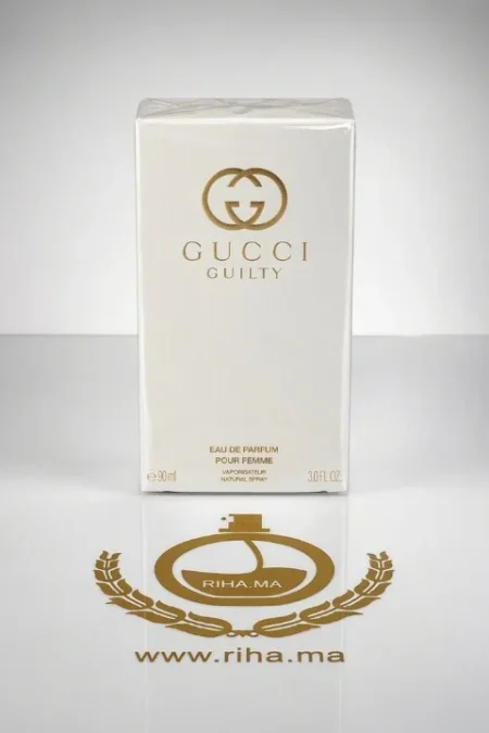 Flacon de parfum Gucci Guilty sur fond élégant