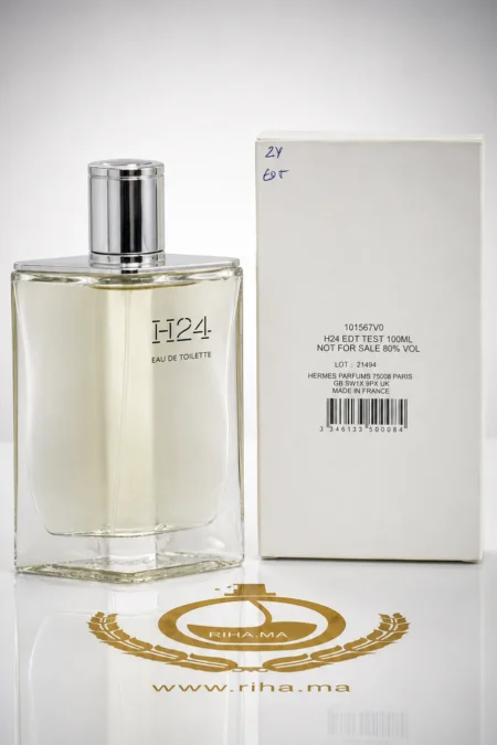 h24hermès — Flacon de parfum H24 Hermès sur fond vert élégant