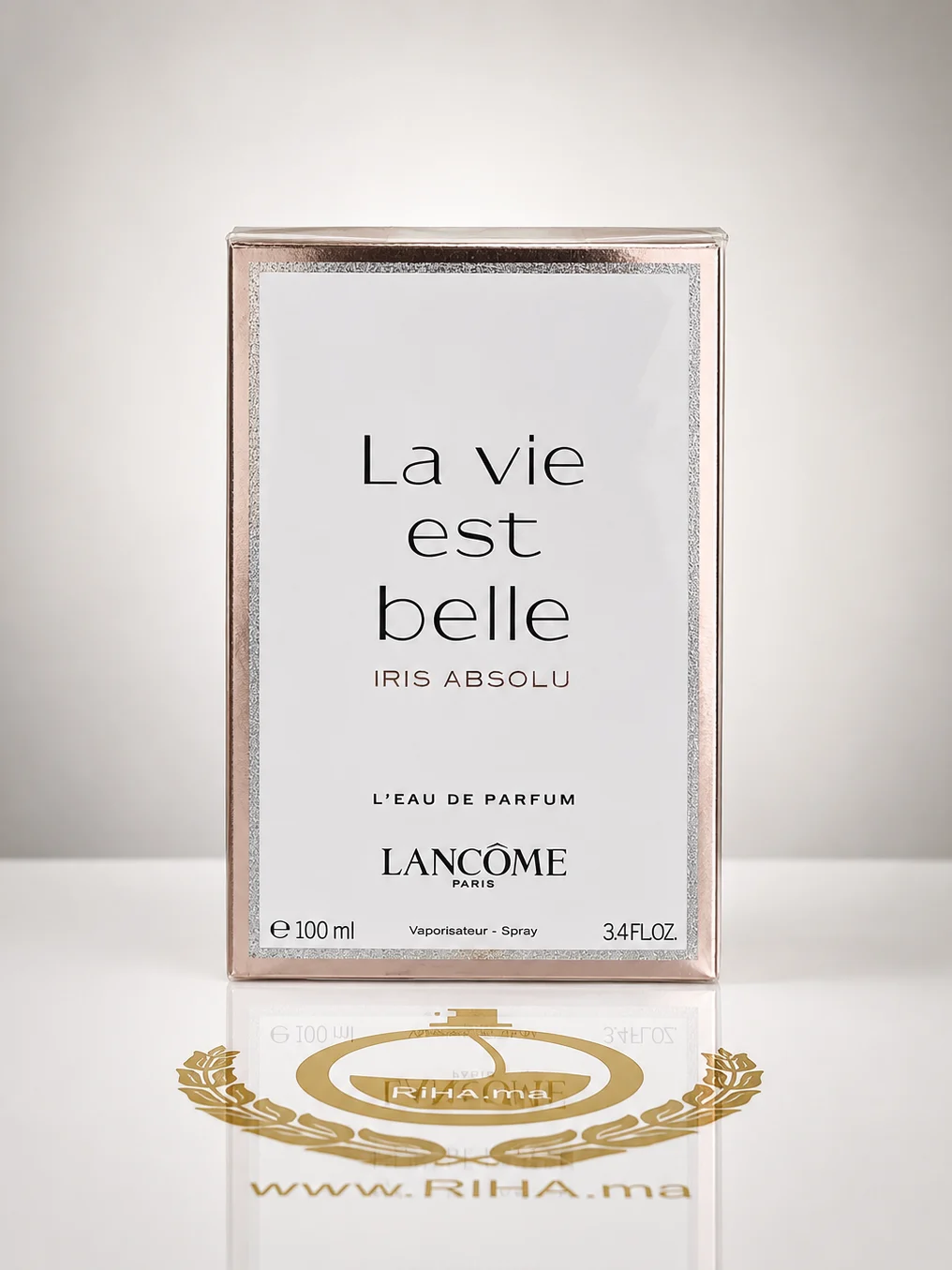 La Vie Est Belle Iris Absolu Lancôme 100ML la vie est belle iris absolu lancome — Flacon de La Vie Est Belle Iris Absolu Lancôme posé sur fond doré