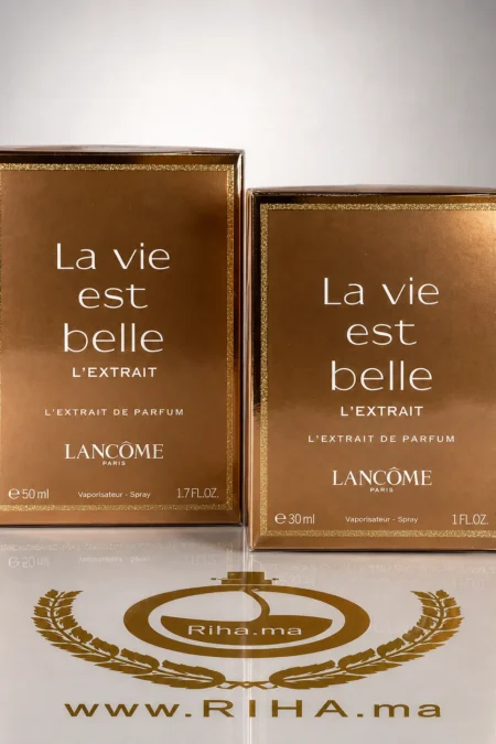Flacon de parfum la vie est belle lextrait Lancôme sur fond doré