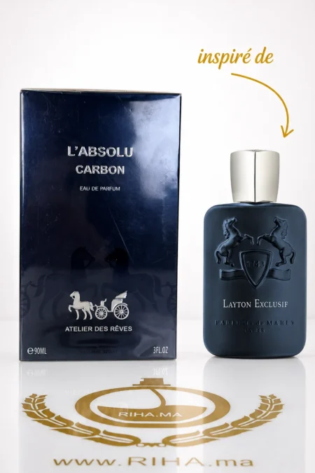 Flacon de parfum labsolu carbon pour homme sur fond élégant
