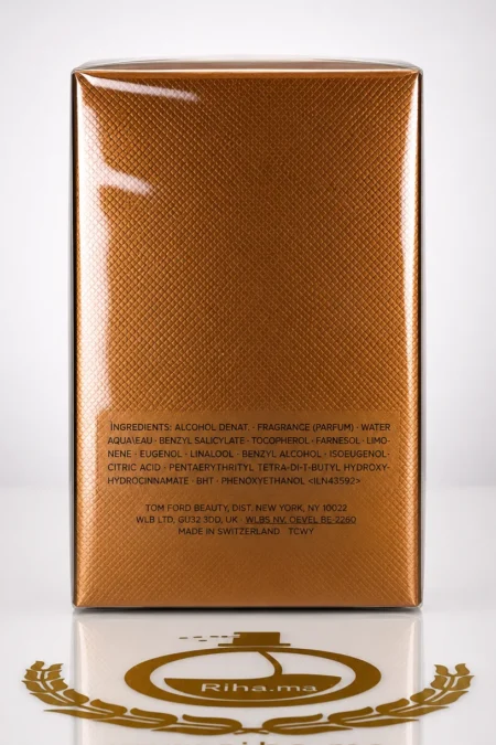 Flacon de parfum oud minerale tom ford sur fond sombre — vue 2