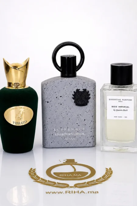 pack decantage supermacy — Pack décantage supermacy avec flacons de parfum boisés sur fond neutre