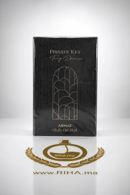 Flacon de parfum Private Key Club de nuit Armaf sur fond sombre