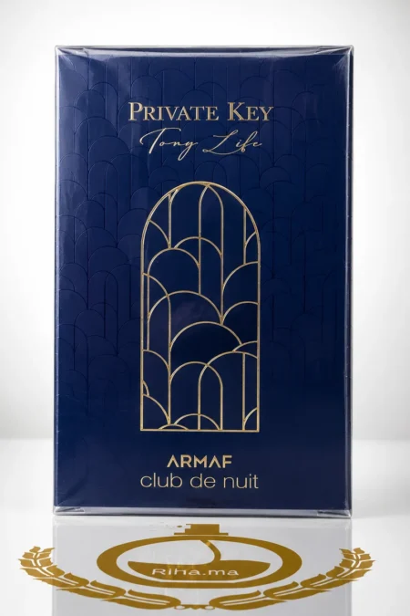 Flacon de private key to my life club de nuit Armaf posé sur fond sombre