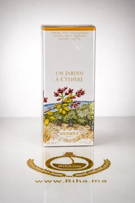 Flacon de parfum un jardin a cythere hermes sur fond vert