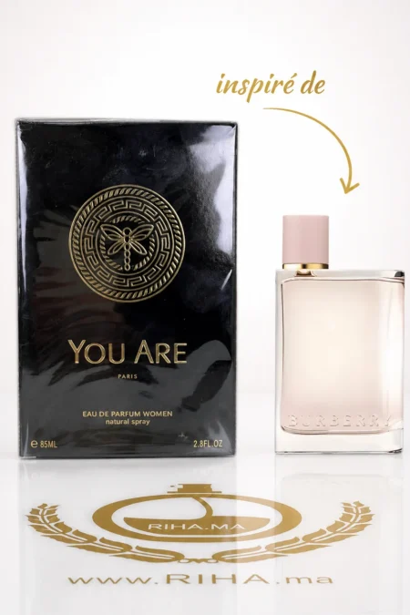 Flacon de You Are Geparlys Parfums pour femme sur fond pastel